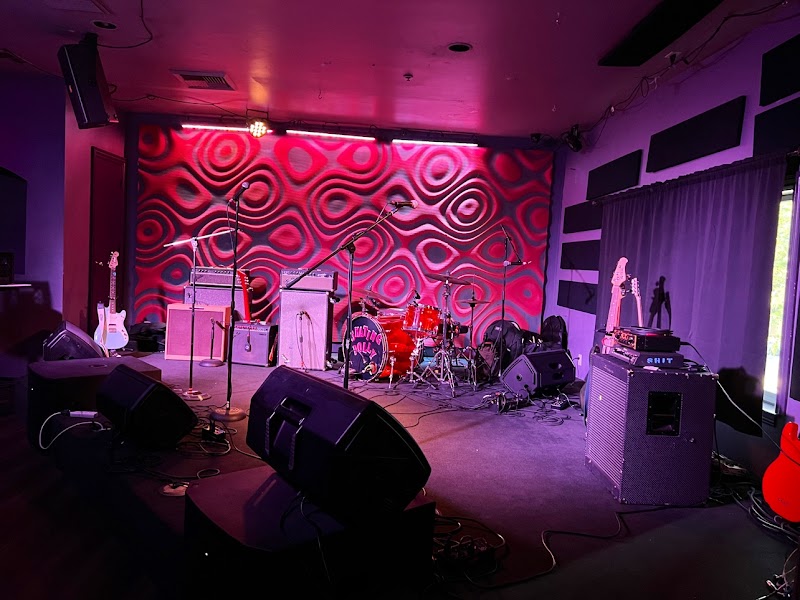 Harlow's Restaurant & Night Club