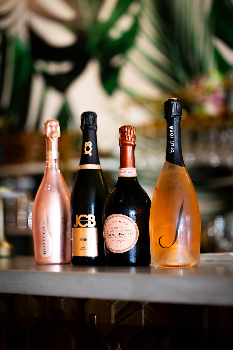 Joneck's Wine Lounge & Bottle Shop