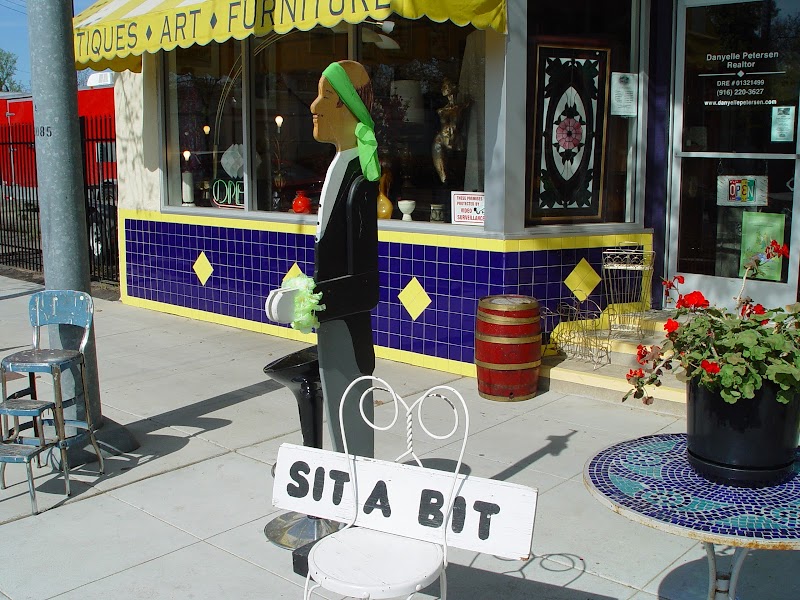 Schiff's Estate Sale Building