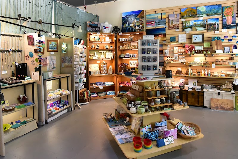 Artisan Market at 305