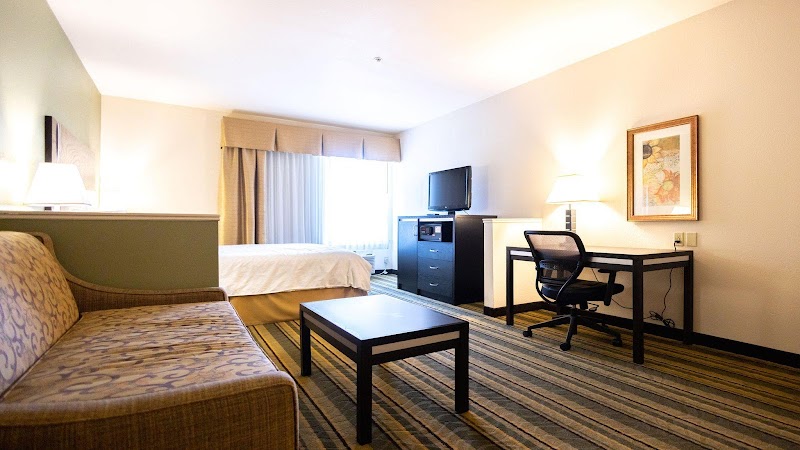 Holiday Inn Express Hotel & Suites