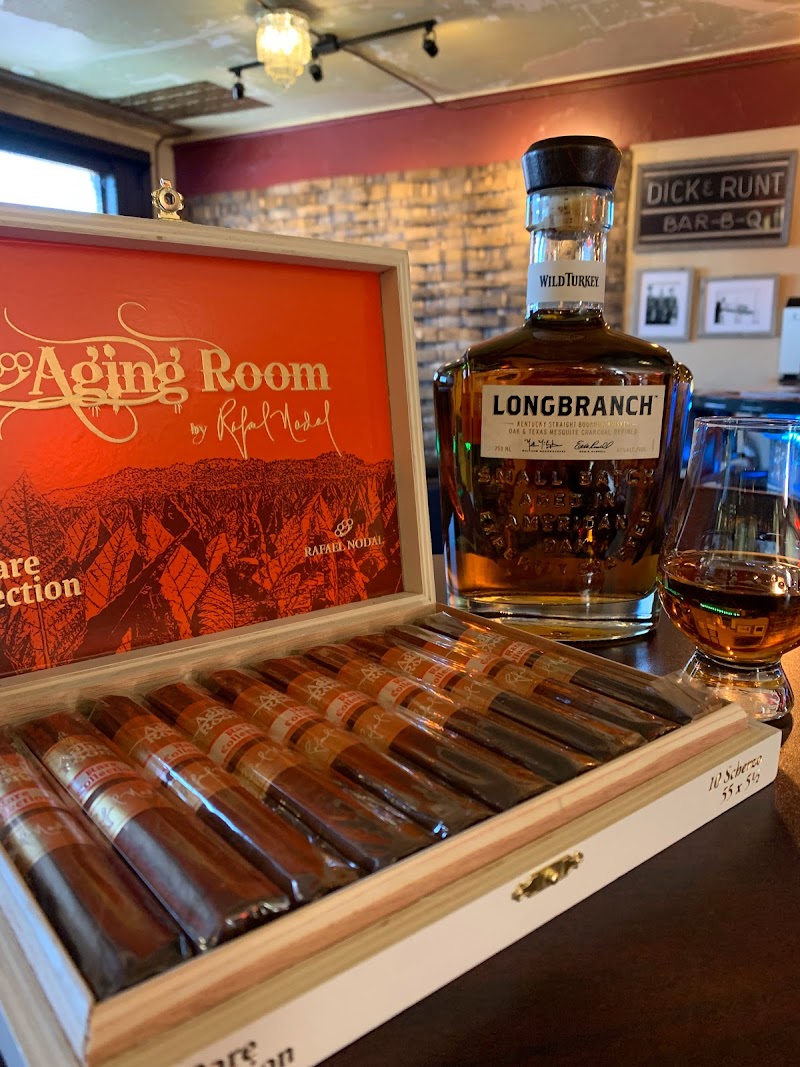 The Grand Cigar & Lounge