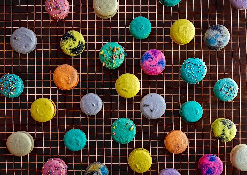 Many Macarons Bakery