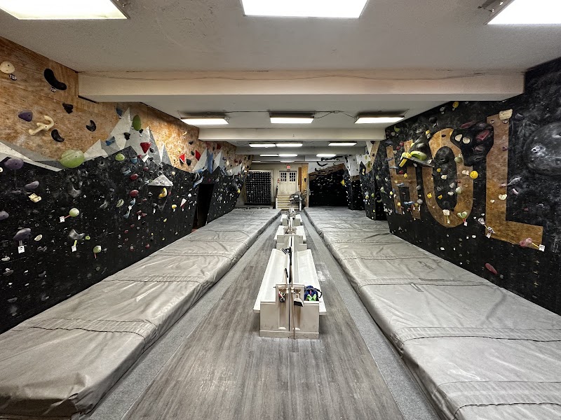 Nosotros Rock Climbing Gym