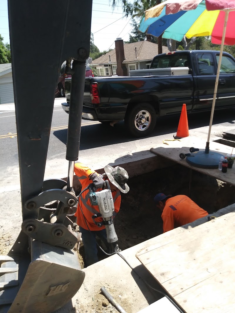 Charlie's La Canada Union 76