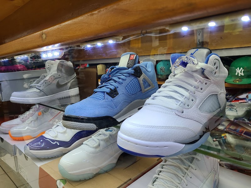 A.M.A.F. Sow Fashions