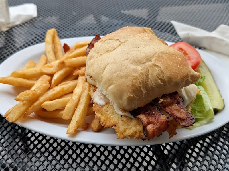 Paolucci's Deli, Restaurant, Lounge & Banquet Hall