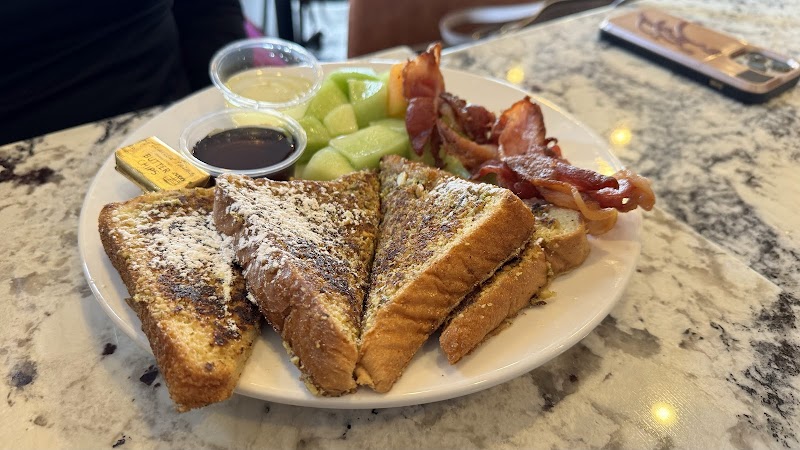 Artemis Lakefront Cafe