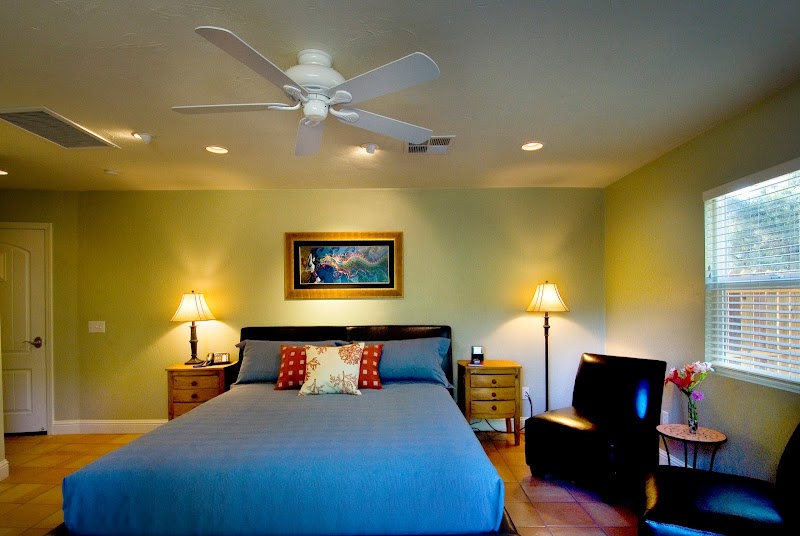 Queen's Inn Wine Bar & Beer Garden