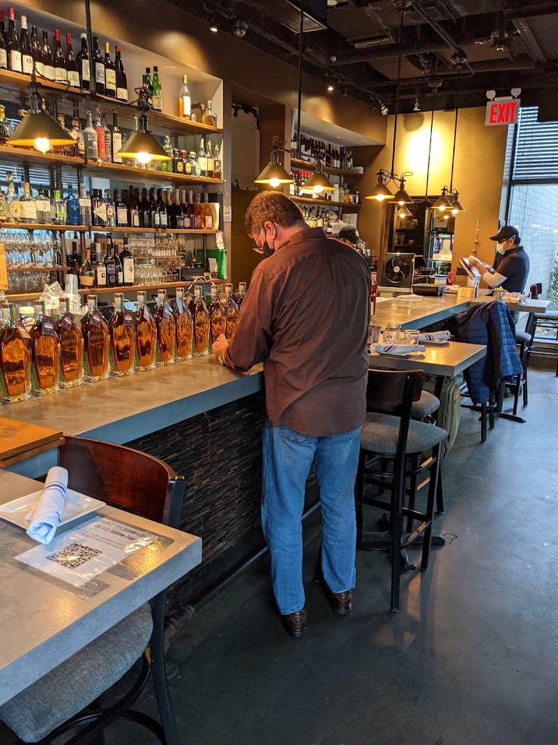 Blue Streak Wines & Spirits