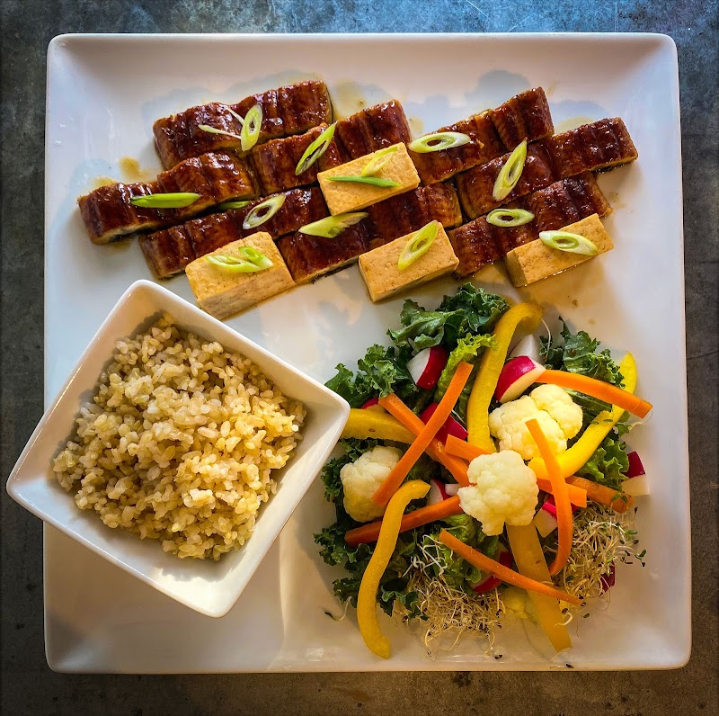 Mirror tea and sake house