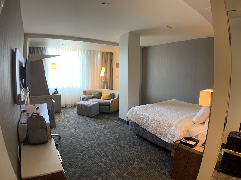 Courtyard Buffalo Downtown / Canalside