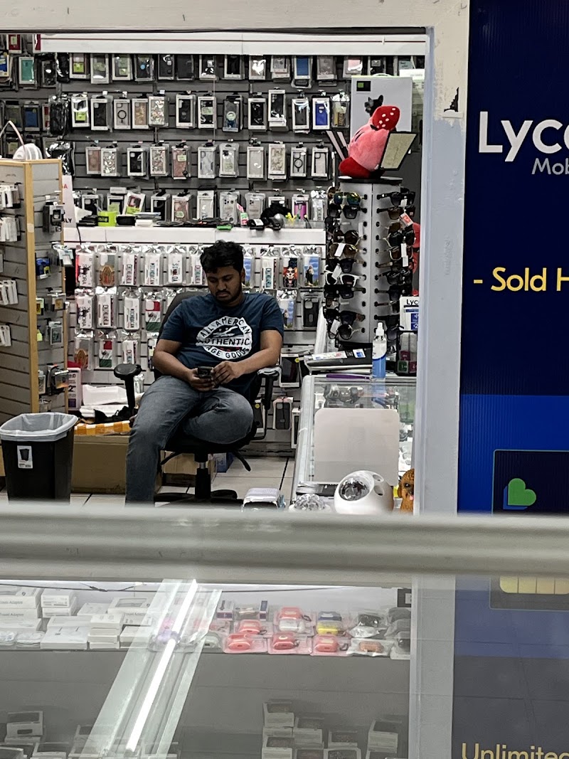 Retail cellular sales and repairs