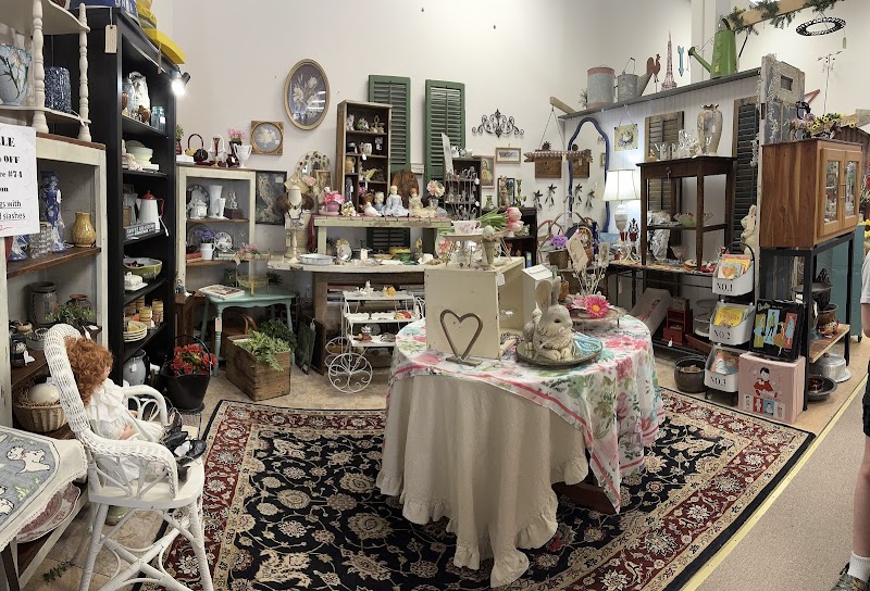 Peach Creek Antiques