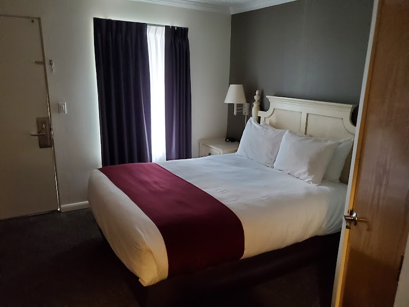 Weathervane Terrace Inn & Suites