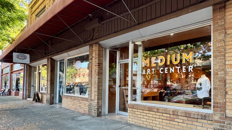 MEDIUM Art Center