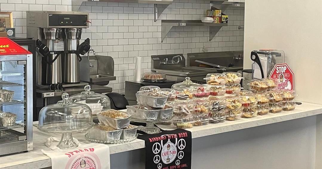 Cafe 7-10